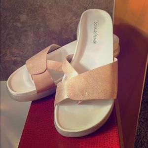 BNIB Donald Pliner Hollie Slides Rose Gold Sz 8.5